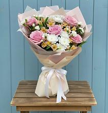 Букет цветов из:  Гвоздики, Орхидеи и Розы в Котласе