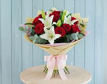 Букет цветов из:  Лилии и Розы в Котласе