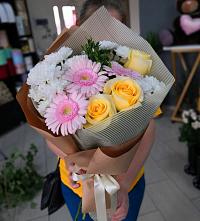 Букет цветов из:  Герберы, Розы и Хризантемы в Котласе
