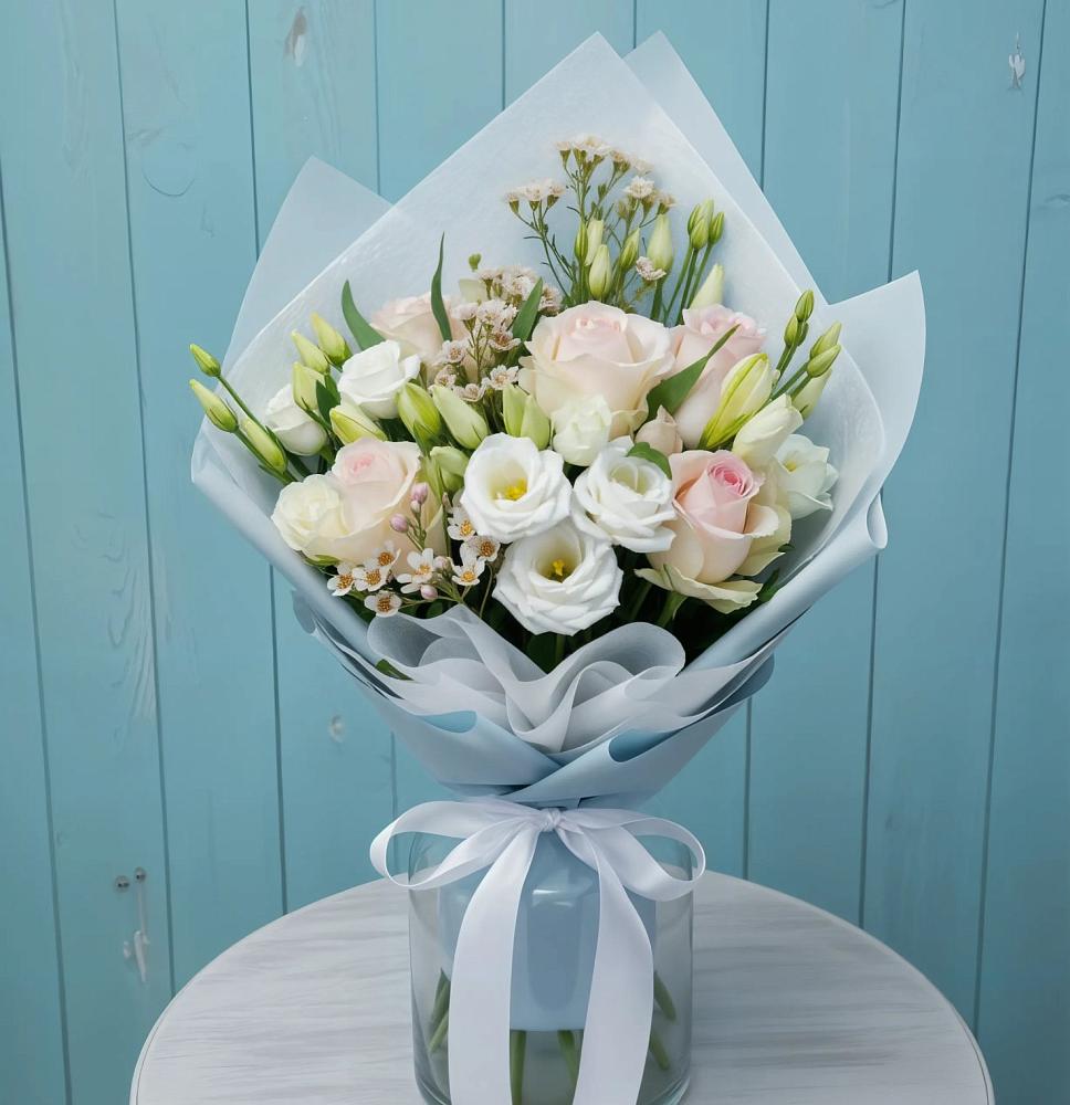 Букет цветов из: Розы и Лизиантусы в Котласе