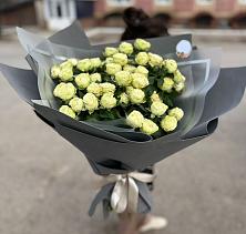 Букет Белые кустовые розы Солинеро в Котласе
