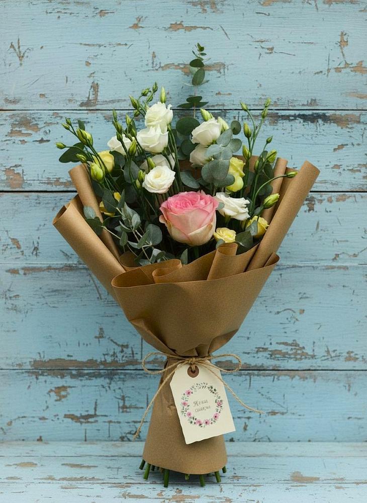 Букет цветов из: Розы и Лизиантусы в Котласе