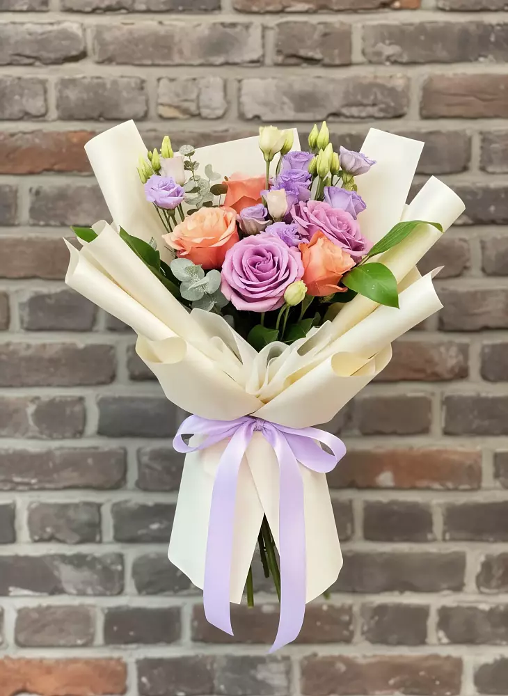 Букет цветов из: Лизиантусы и Розы в Котласе