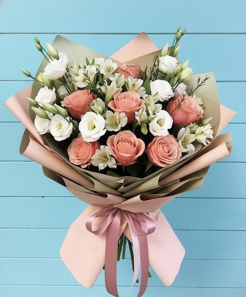 Букет цветов из: Розы, Альстромерии и Лизиантусы в Котласе