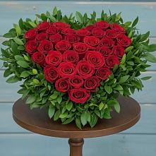 Цветочная композиция из Розы в виде сердца в Котласе