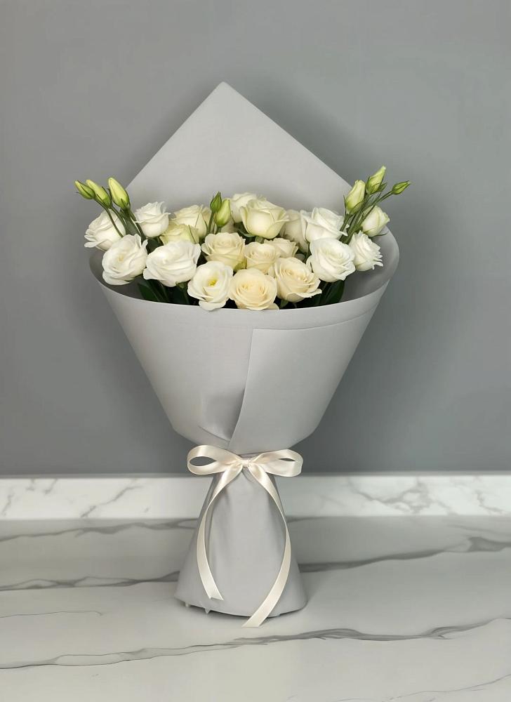 Букет цветов из: Розы и Лизиантусы в Котласе