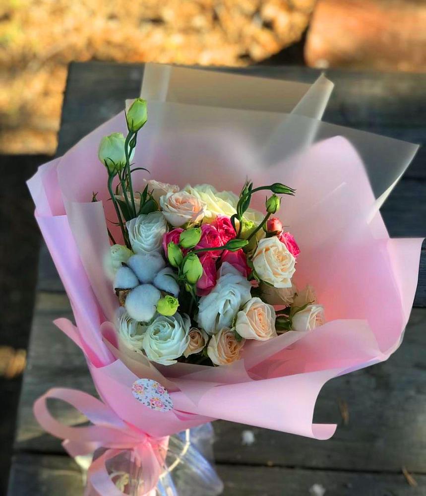 Букет цветов из: Розы и Лизиантусы в Котласе