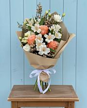 Букет цветов из:  Альстромерии, Лизиантусы, Розы и Хризантемы #REPLACE_PRED# Котласе