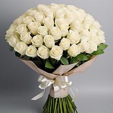 Букет 101 беля роза Белоснежка в Котласе
