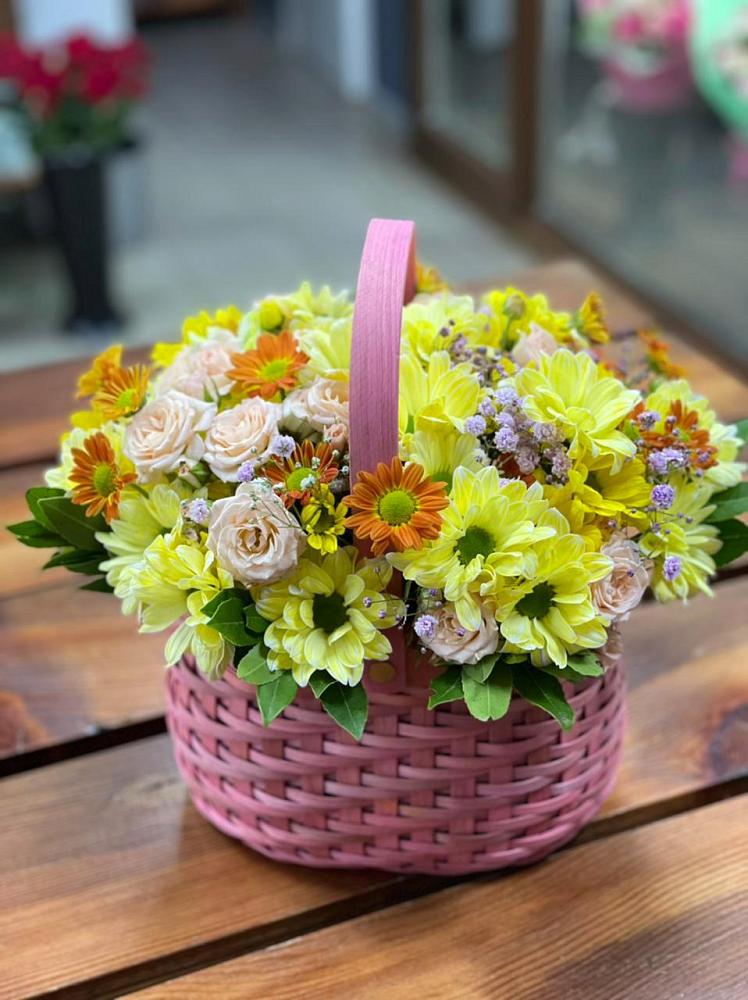 Цветочная композиция из Хризантемы и Розы в корзине в Котласе