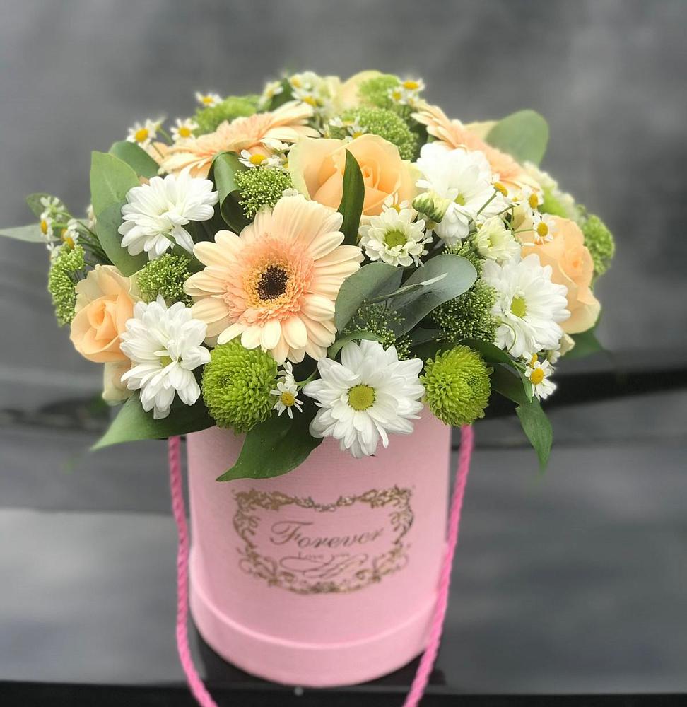 Цветочная композиция из Розы, Герберы и Хризантемы в шляпной коробке в Котласе