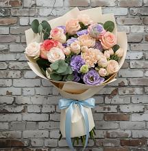 Букет цветов из:  Розы, Лизиантусы и Гвоздики в Котласе
