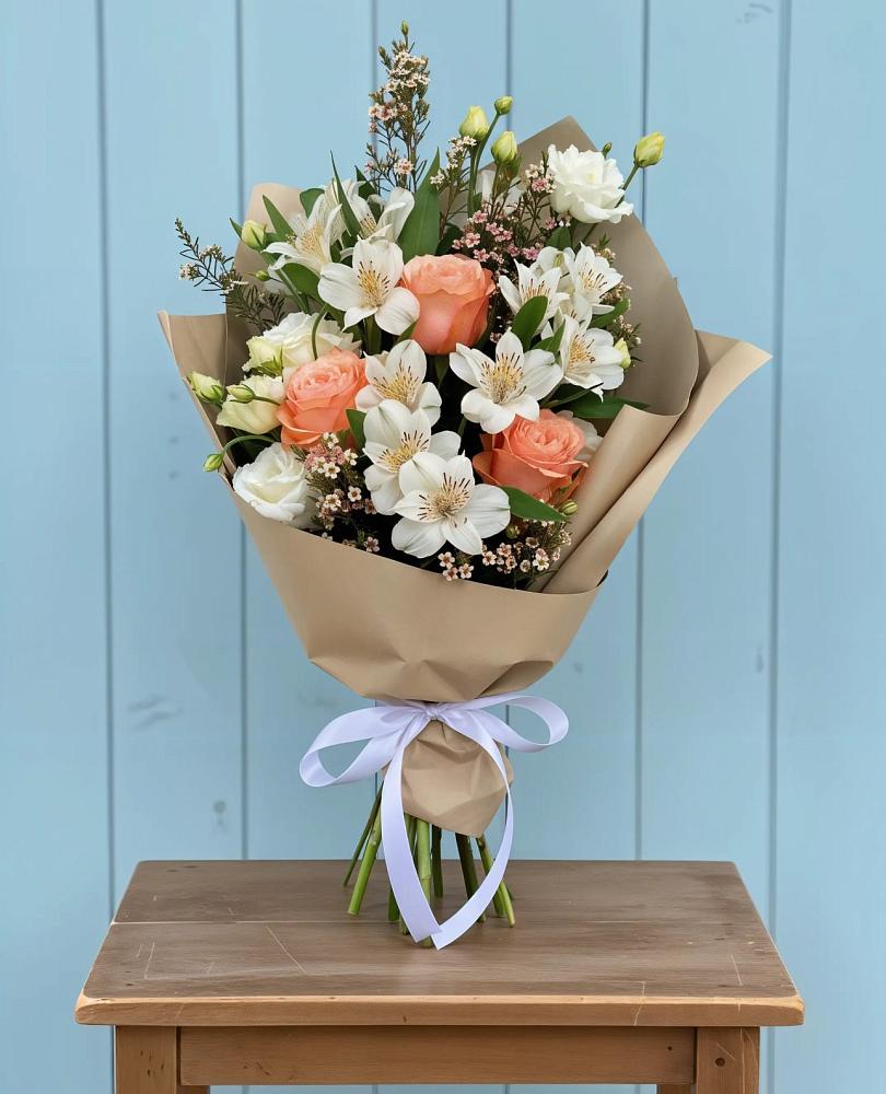 Букет цветов из: Альстромерии, Лизиантусы, Розы и Хризантемы в Котласе
