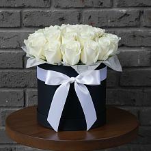 Цветочная композиция из Розы в шляпной коробке в Котласе