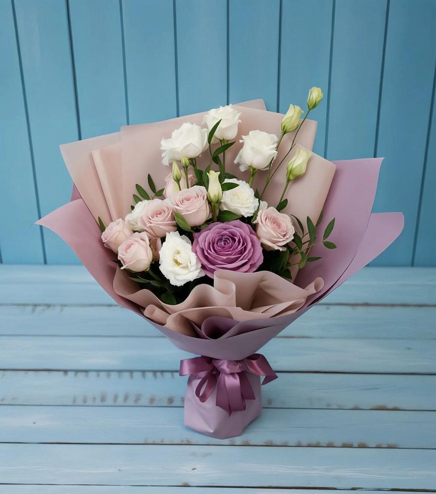 Букет цветов из: Розы и Лизиантусы в Котласе